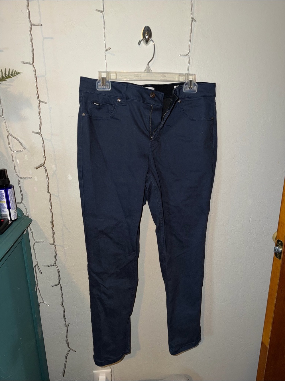 DKNY men’s slim Jeans in Navy Blue